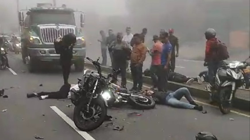 Tres motociclistas resultaron lesionados en aparatoso accidente vía Medellín-Bogotá.