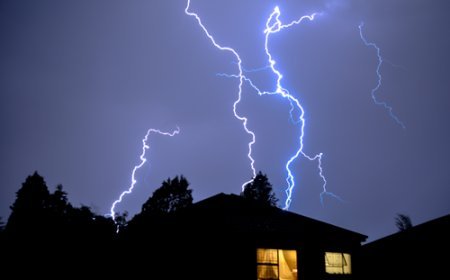 Una menor de 4 años de edad murió tras ser impactada por un rayo en zona rural de Yacopí, Cundinamarca.