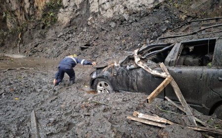 Labores de recuperación en la vía Pacho-La Palma tras avalancha de la noche anterior