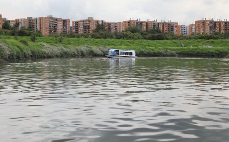 CAR inicia patrullajes fluviales en el río Bogotá para reforzar control ambiental