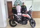 Capturados dos sujetos y se recuperó una motocicleta hurtada en El Colegio.
