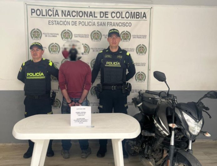 En la vía San Francisco-Supatá fue capturado individuo por falsedad en documento público y presunta tentativa de homicidio.